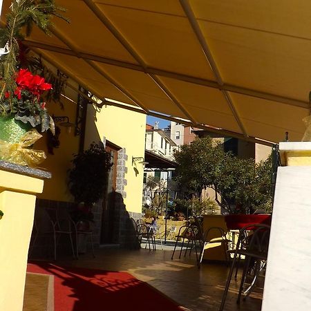 Hotel Azzurro Варацце Экстерьер фото