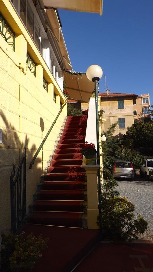 Hotel Azzurro Варацце Экстерьер фото