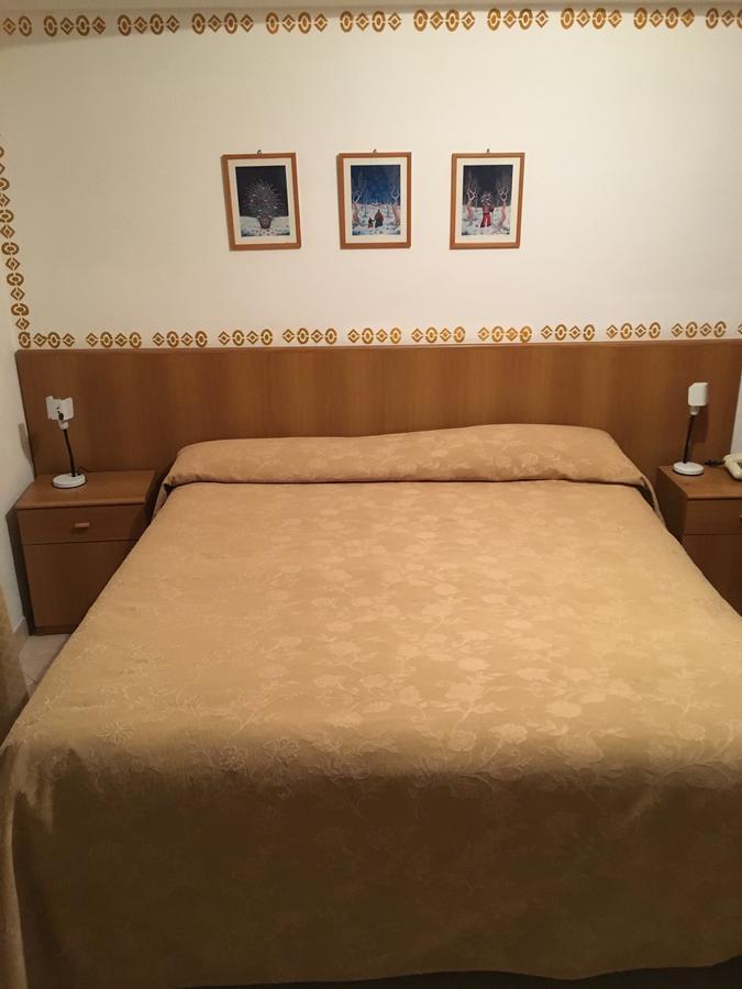 Hotel Azzurro Варацце Экстерьер фото