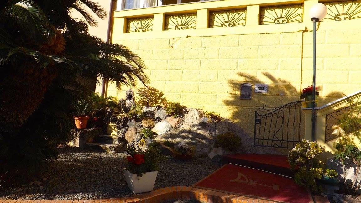 Hotel Azzurro Варацце Экстерьер фото